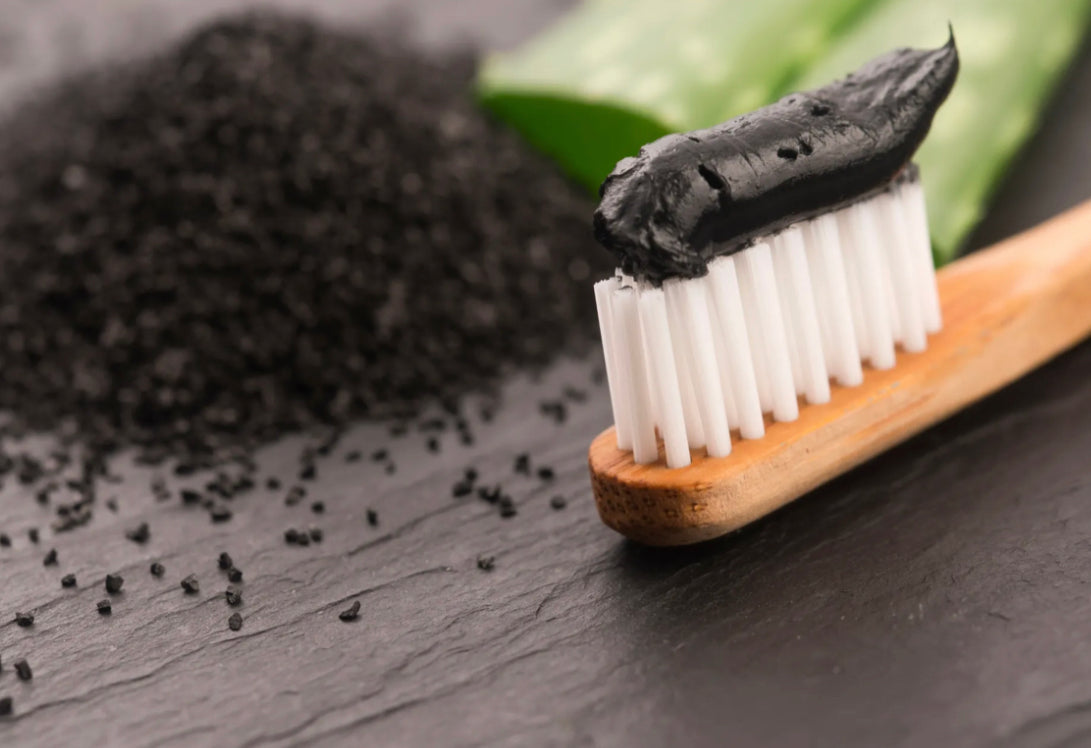 Charcoal Tooth Paste - Zahnpasta mit Aktivkohle 75ml + 4x Zahnbürste